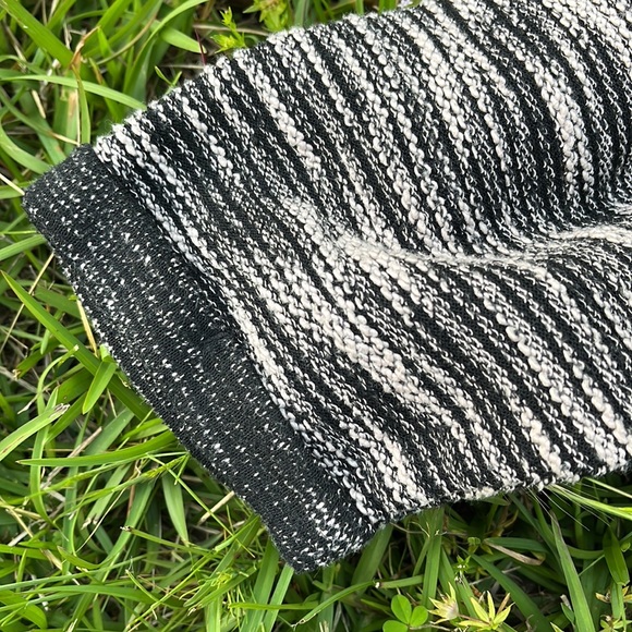 H&M | 3/4 sleeve high-low cotton knit sweater in marled black & cream, large - Picture 5 of 16